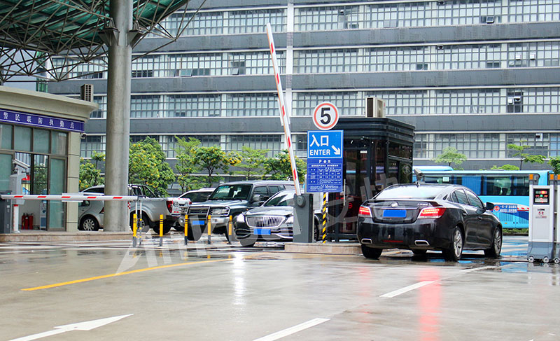 AK-P808車牌識(shí)別,AK-D107智能道閘——鳳崗金銀珠寶產(chǎn)業(yè)園案例